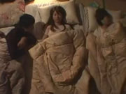 I visitatori sono venuti alle case delle fidanzate